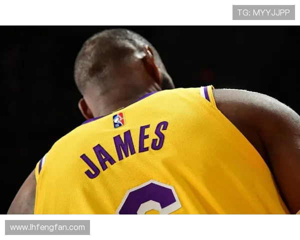 鲁梅尼格调侃斯图加特高价引援沃尔特马德直言像傻瓜却送上祝贺