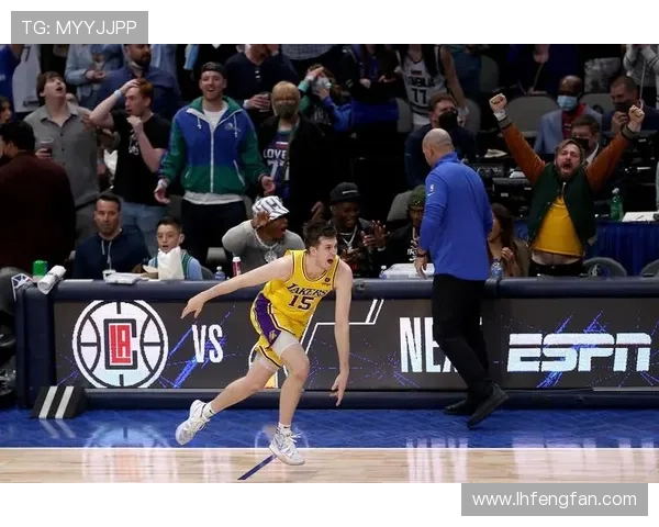 里夫斯绝杀引领10月30日NBA五大精彩瞬间 球迷狂热回顾