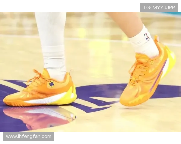 里夫斯绝杀球场宣传新款AR3日落配色球鞋将于11月1日正式上市